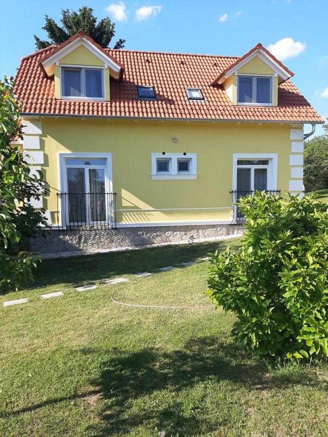 Kondics Apartmanhaz Sárvár Buitenkant foto