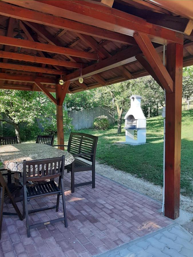 Kondics Apartmanhaz Sárvár Buitenkant foto