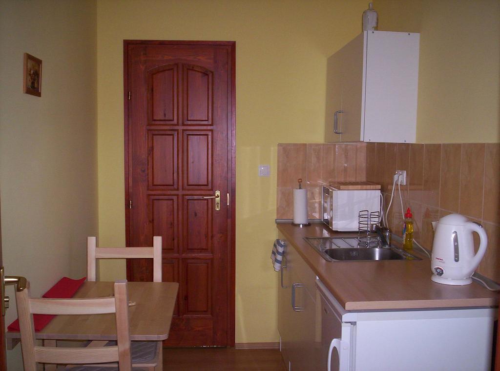 Kondics Apartmanhaz Sárvár Buitenkant foto
