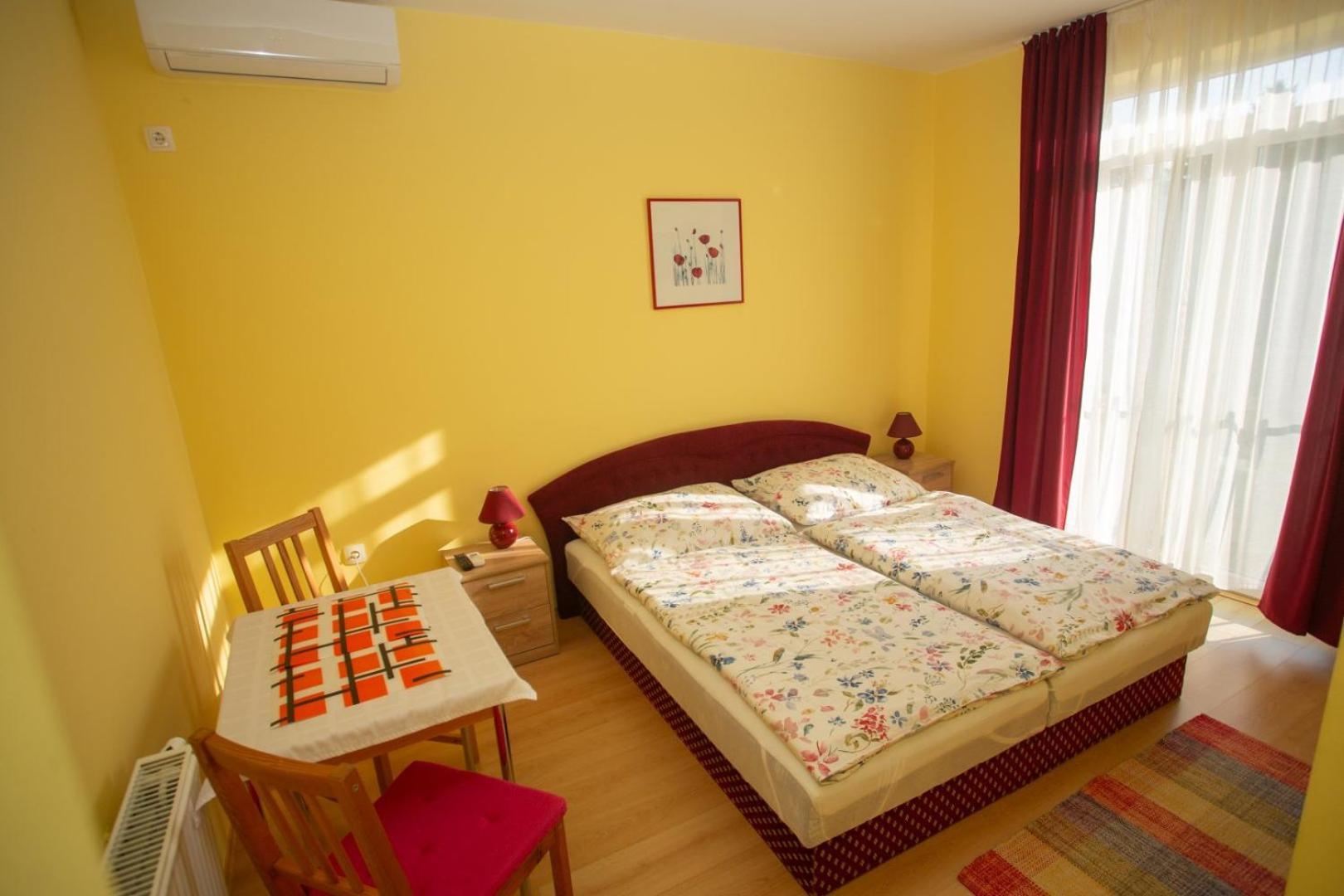 Kondics Apartmanhaz Sárvár Buitenkant foto