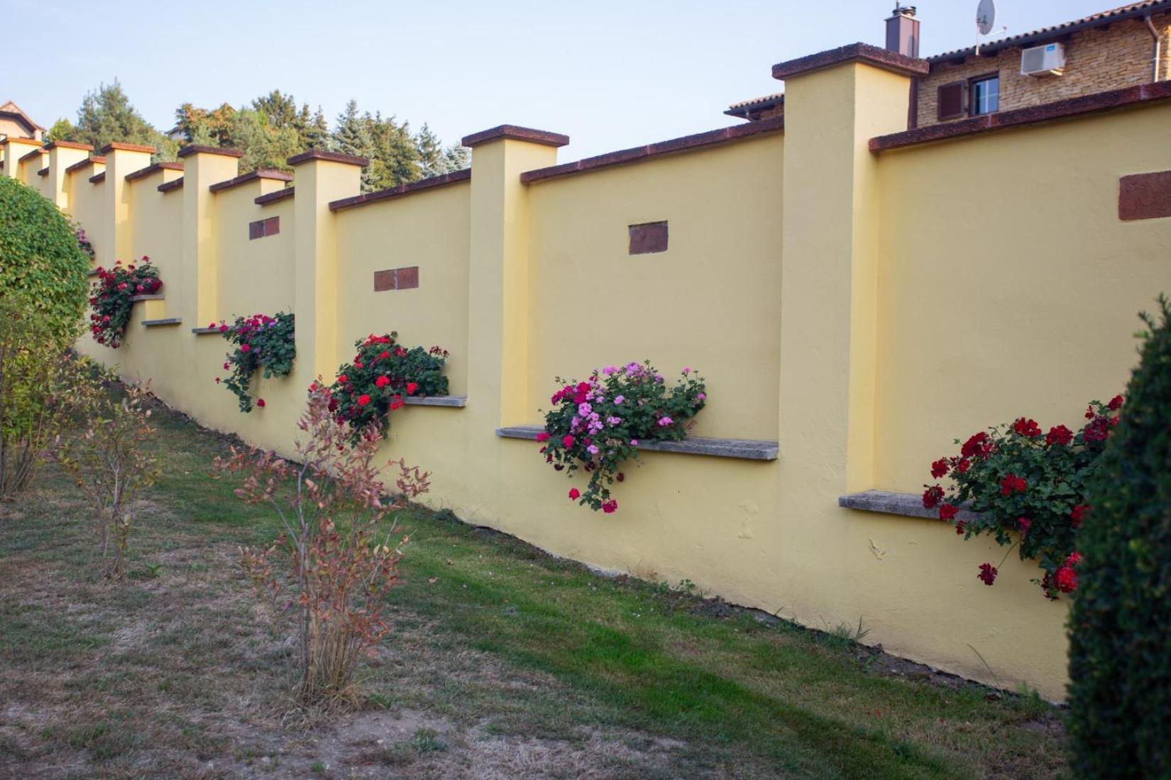 Kondics Apartmanhaz Sárvár Buitenkant foto