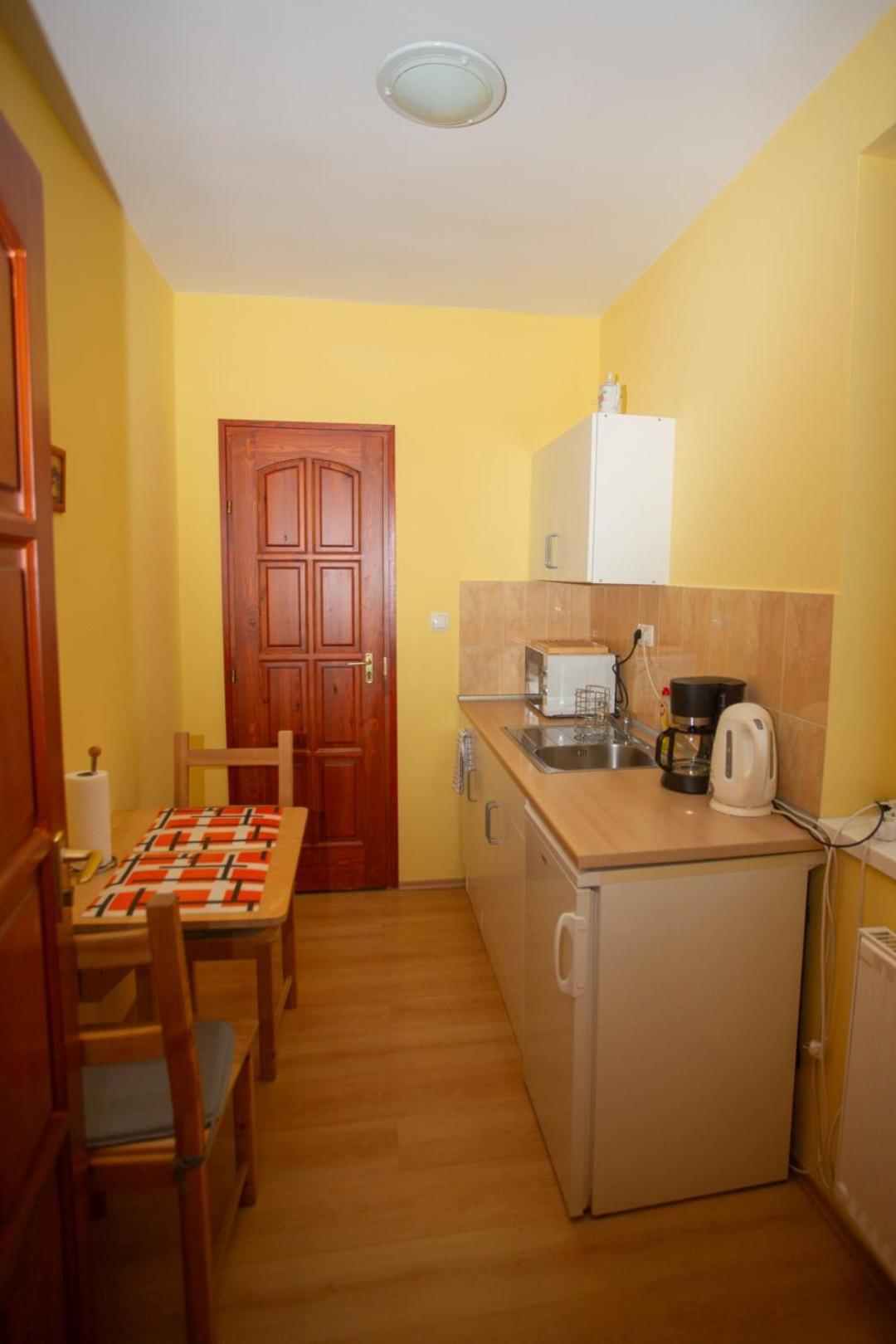Kondics Apartmanhaz Sárvár Buitenkant foto