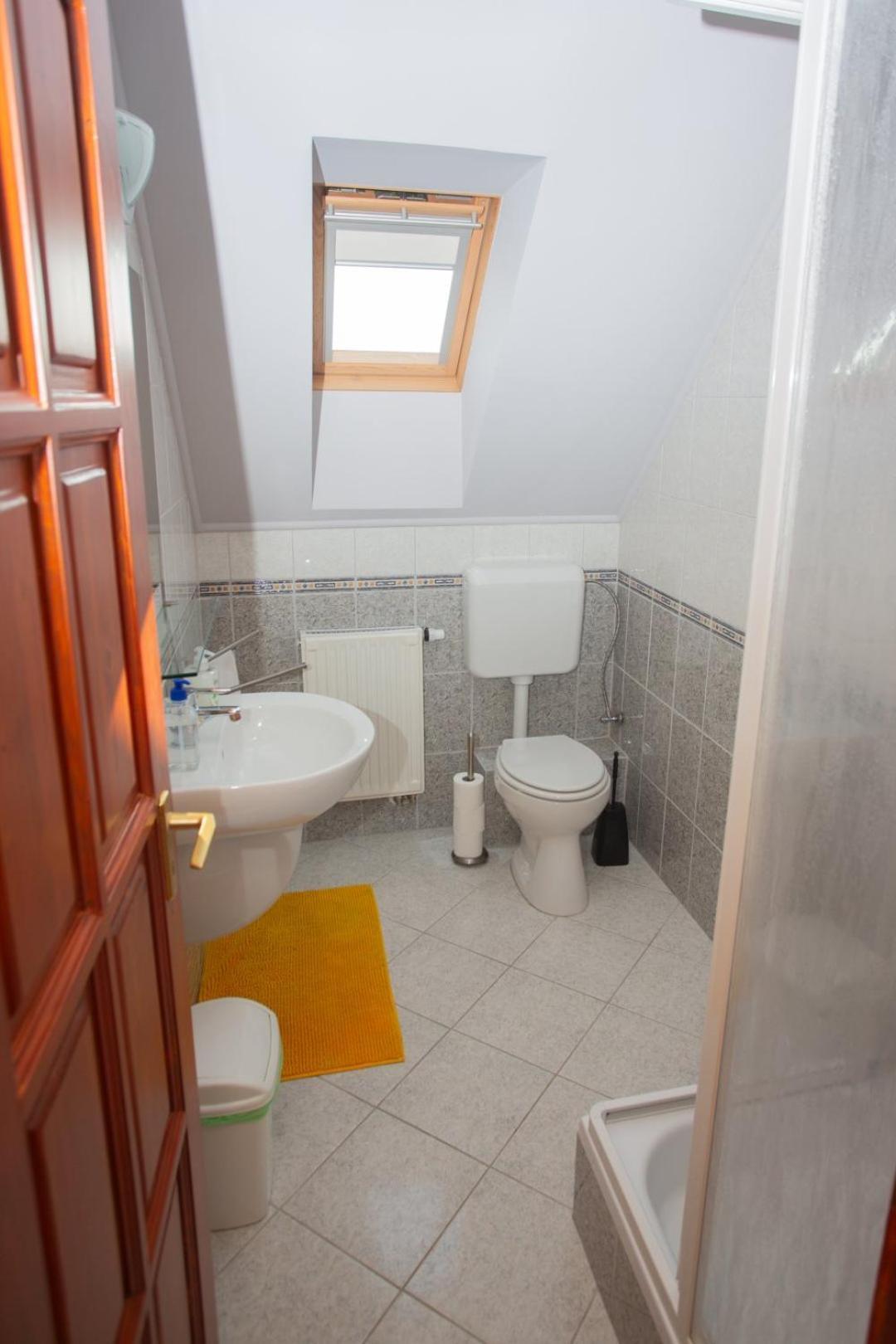 Kondics Apartmanhaz Sárvár Buitenkant foto