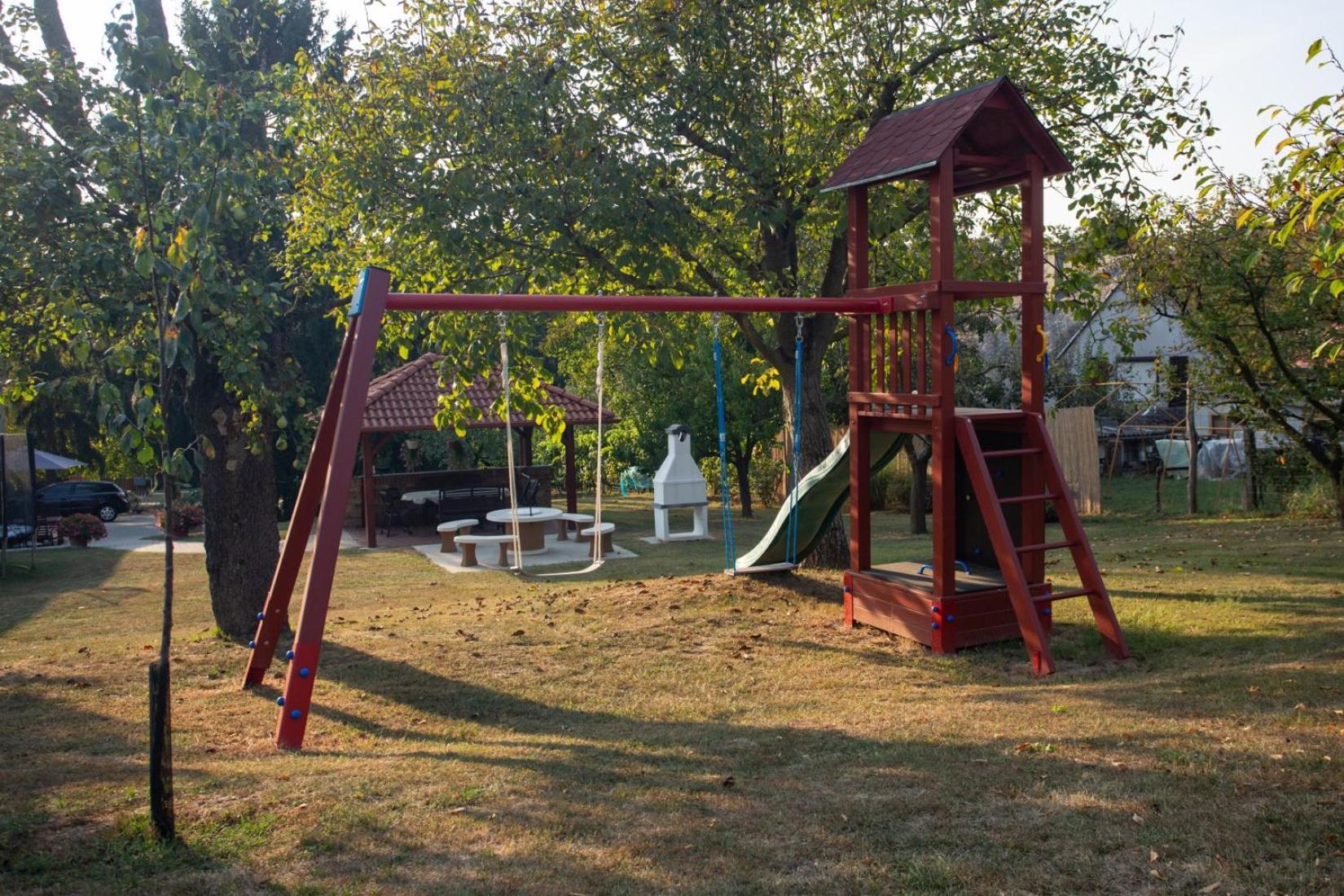 Kondics Apartmanhaz Sárvár Buitenkant foto