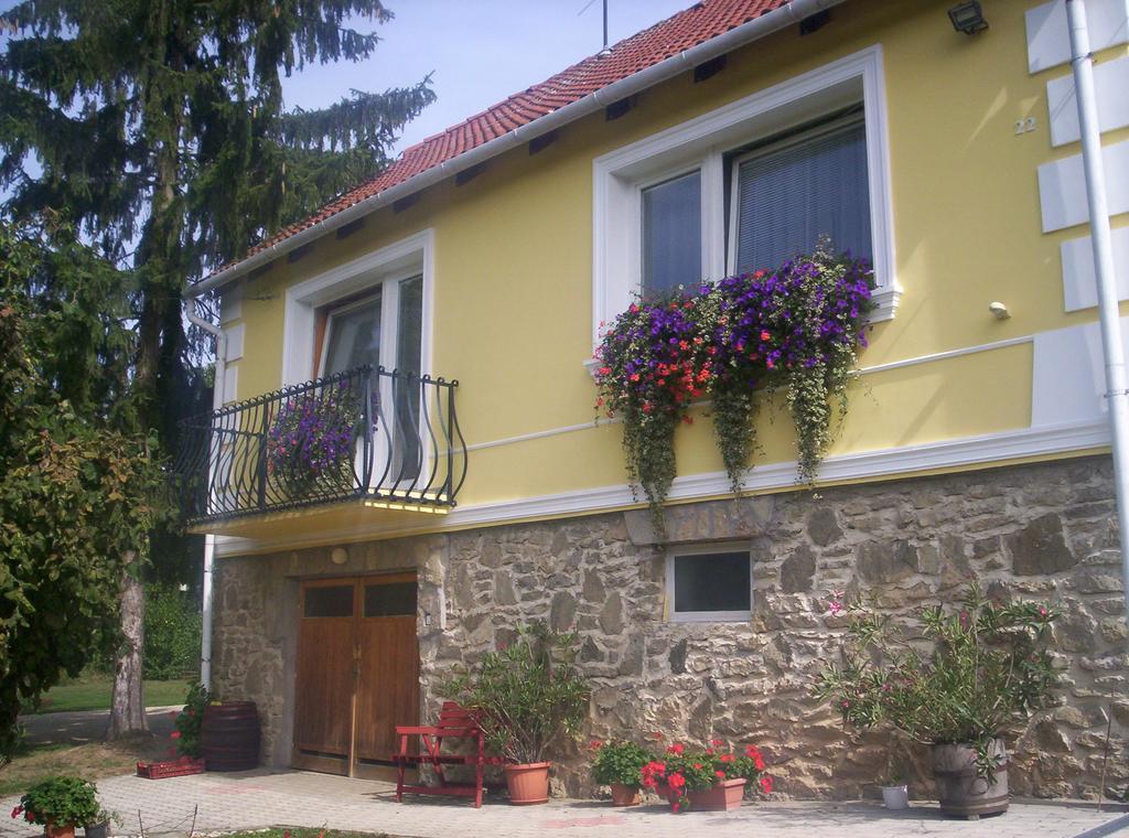 Kondics Apartmanhaz Sárvár Buitenkant foto