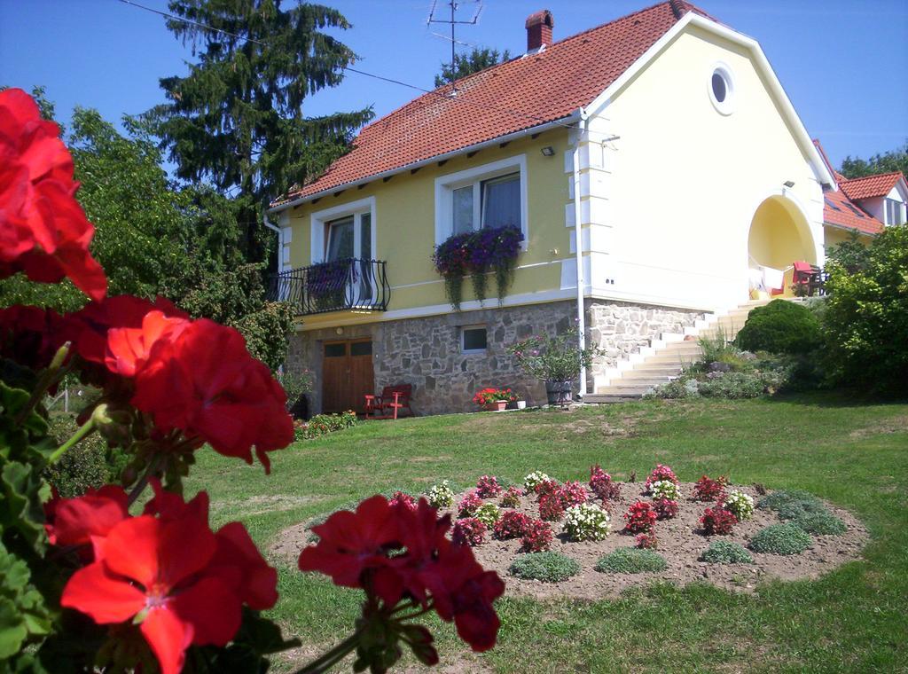 Kondics Apartmanhaz Sárvár Buitenkant foto