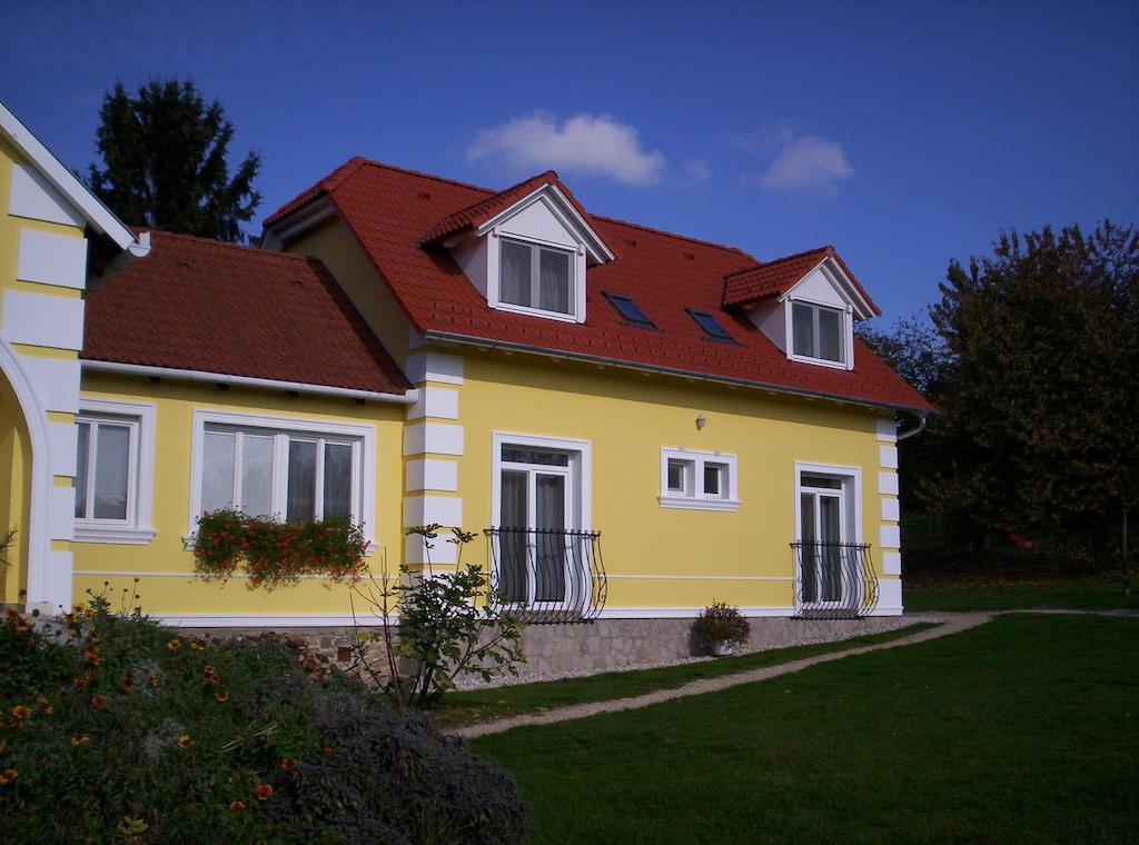 Kondics Apartmanhaz Sárvár Buitenkant foto