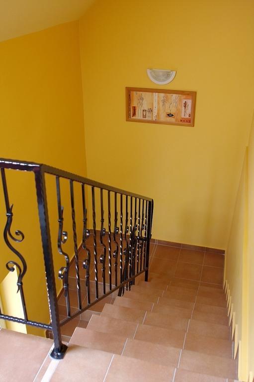 Kondics Apartmanhaz Sárvár Buitenkant foto