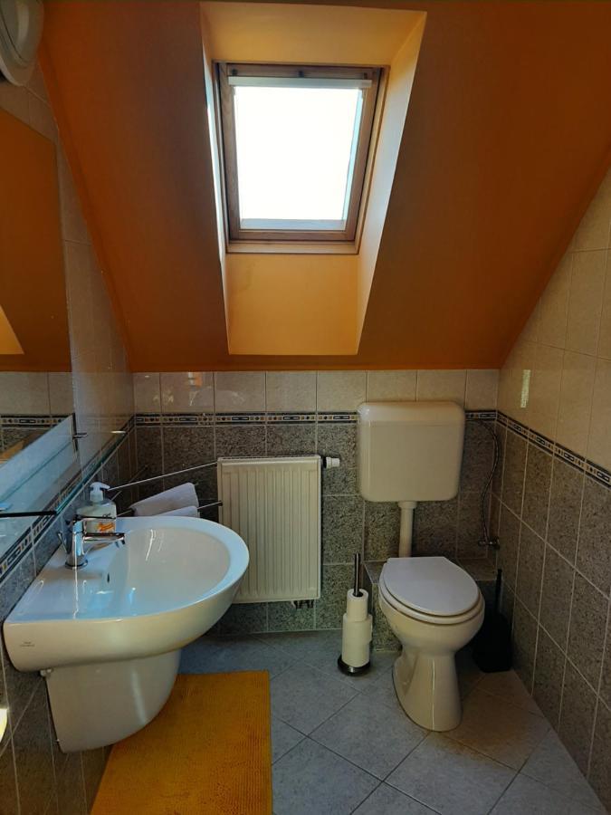 Kondics Apartmanhaz Sárvár Buitenkant foto