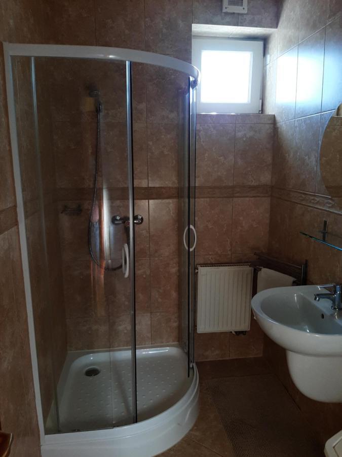 Kondics Apartmanhaz Sárvár Buitenkant foto