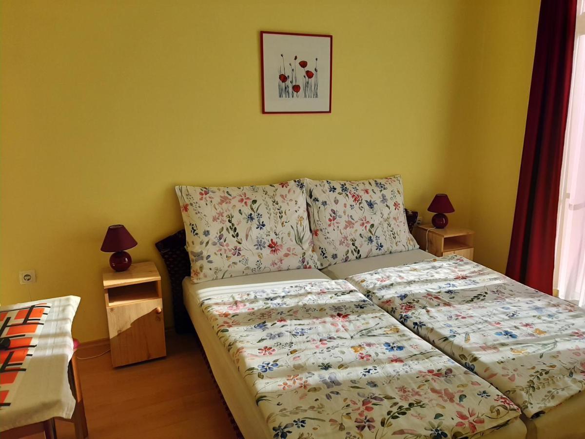 Kondics Apartmanhaz Sárvár Buitenkant foto